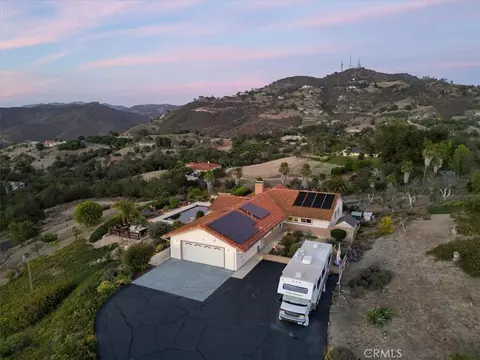 View/Area - 1509 Macadamia Dr, Fallbrook, CA 92028 photo 3 of 14