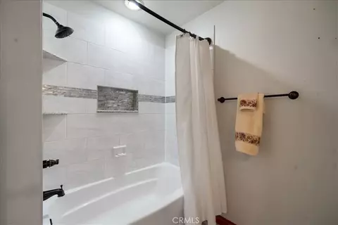 Bath - 1509 Macadamia Dr, Fallbrook, CA 92028 photo 3 of 3