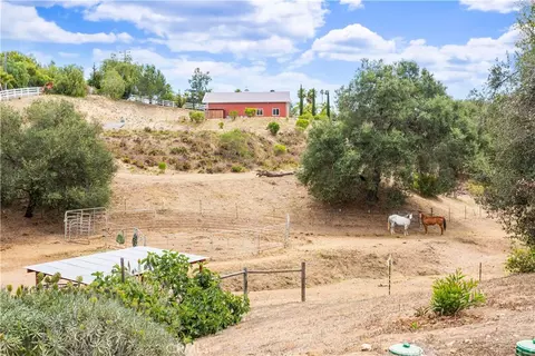 Exterior - 1104 Sierra Bonita, Fallbrook, CA 92028 photo 13 of 17