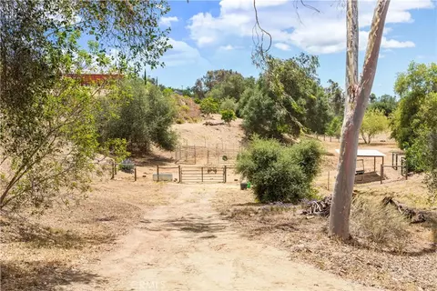 Exterior - 1104 Sierra Bonita, Fallbrook, CA 92028 photo 14 of 17