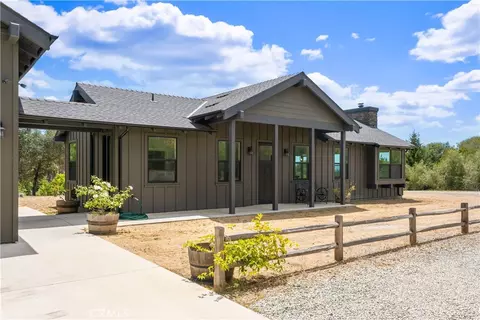 Exterior - 1104 Sierra Bonita, Fallbrook, CA 92028 photo 2 of 17