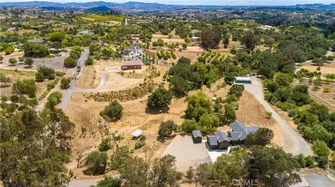 View/Area - 1104 Sierra Bonita, Fallbrook, CA 92028 photo 4 of 9