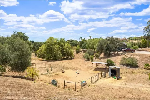 Exterior - 1104 Sierra Bonita, Fallbrook, CA 92028 photo 15 of 17