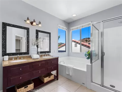 Bath - 3323 Avocado Vis, Fallbrook, CA 92028 photo 3 of 7