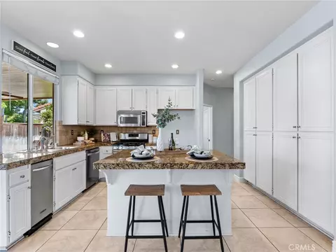 Kitchen - 3323 Avocado Vis, Fallbrook, CA 92028 photo 4 of 4
