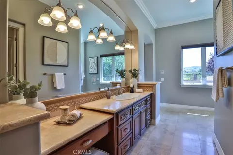 Bath - 39520 Colleen Way, Temecula, CA 92592 photo 6 of 9