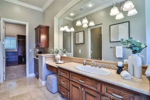Bath - 39520 Colleen Way, Temecula, CA 92592 photo 2 of 9
