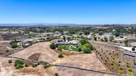 View/Area - 39520 Colleen Way, Temecula, CA 92592 photo 2 of 4