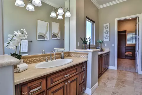Bath - 39520 Colleen Way, Temecula, CA 92592 photo 6 of 8