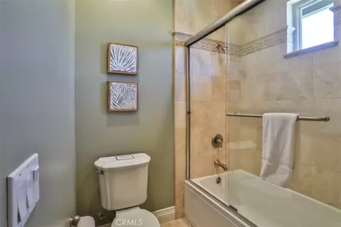 Bath - 39520 Colleen Way, Temecula, CA 92592 photo 9 of 9