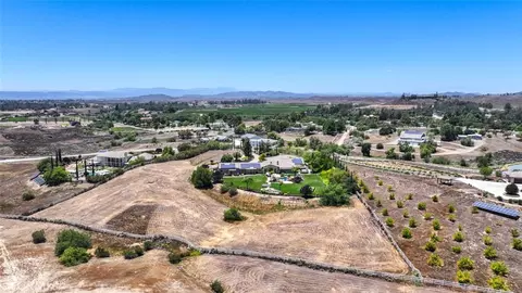 View/Area - 39520 Colleen Way, Temecula, CA 92592 photo 2 of 4