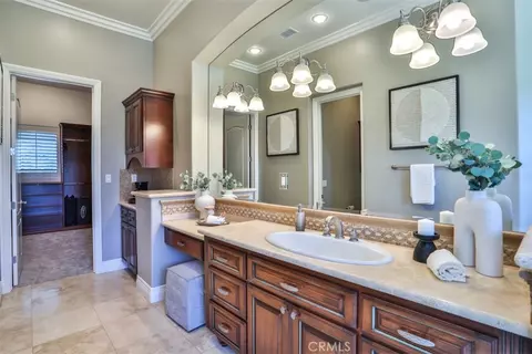 Bath - 39520 Colleen Way, Temecula, CA 92592 photo 2 of 9