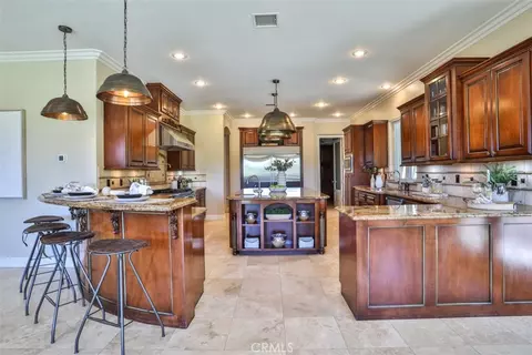 Kitchen - 39520 Colleen Way, Temecula, CA 92592 photo 4 of 5