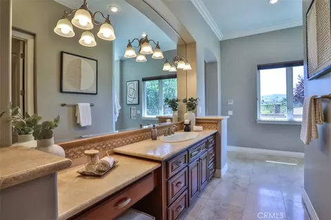Bath - 39520 Colleen Way, Temecula, CA 92592 photo 3 of 9