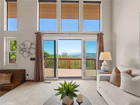 Living - 2248 Mil Sorpresas, Fallbrook, CA 92028 photo 8 of 8