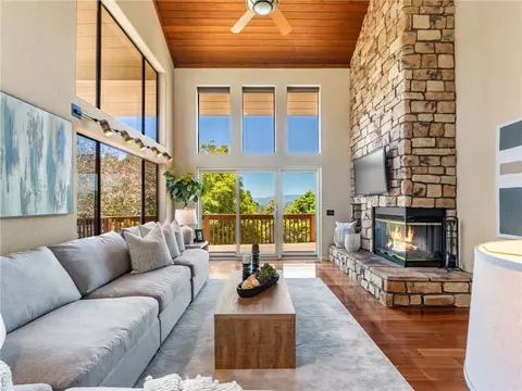 Living - 2248 Mil Sorpresas, Fallbrook, CA 92028 photo 3 of 8