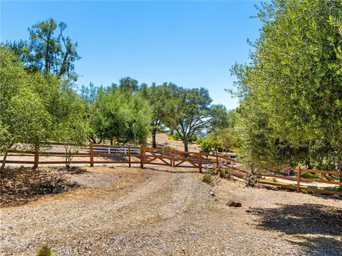 Exterior - 2248 Mil Sorpresas, Fallbrook, CA 92028 photo 17 of 19