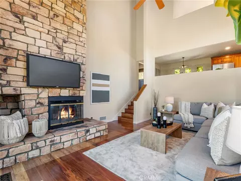 Living - 2248 Mil Sorpresas, Fallbrook, CA 92028 photo 2 of 8
