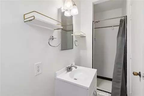 Bath - 639 Maria, Spring Valley, CA 91977 photo 2 of 2