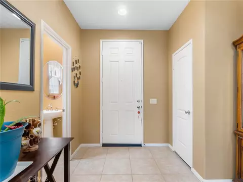 Entry Way - 4106 Lake Cir, Fallbrook, CA 92028 photo 6 of 9
