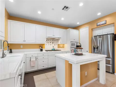 Kitchen - 4106 Lake Cir, Fallbrook, CA 92028 photo 3 of 3