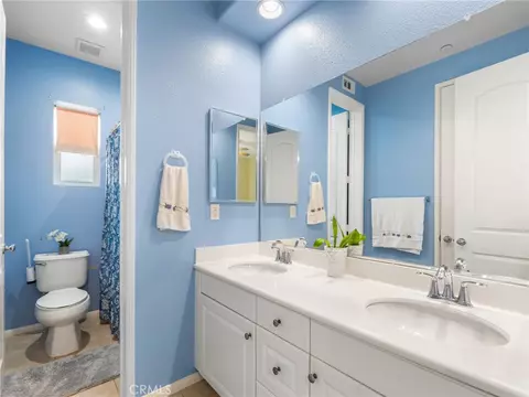 Bath - 4106 Lake Cir, Fallbrook, CA 92028 photo 9 of 10