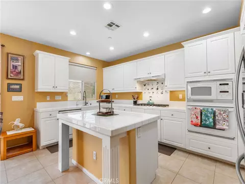 Kitchen - 4106 Lake Cir, Fallbrook, CA 92028 photo 1 of 3