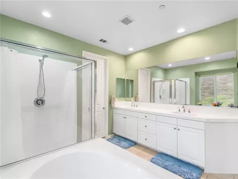 Bath - 4106 Lake Cir, Fallbrook, CA 92028 photo 1 of 10