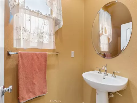 Bath - 4106 Lake Cir, Fallbrook, CA 92028 photo 2 of 10