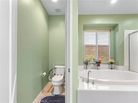 Bath - 4106 Lake Cir, Fallbrook, CA 92028 photo 4 of 10