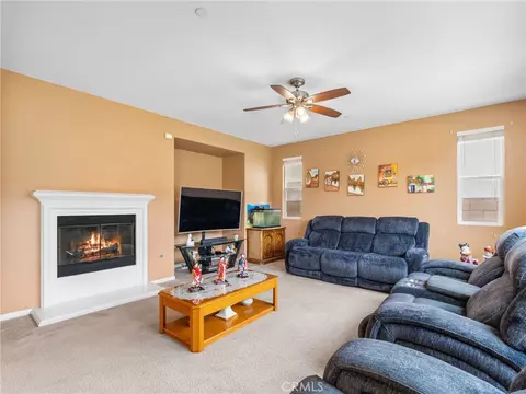 Living - 4106 Lake Cir, Fallbrook, CA 92028 photo 2 of 3
