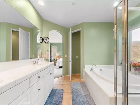Bath - 4106 Lake Cir, Fallbrook, CA 92028 photo 5 of 10