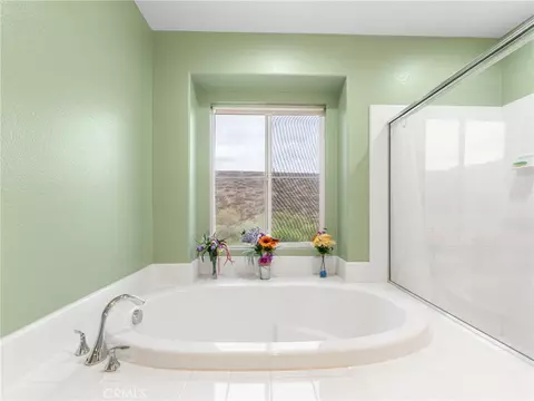 Bath - 4106 Lake Cir, Fallbrook, CA 92028 photo 3 of 10