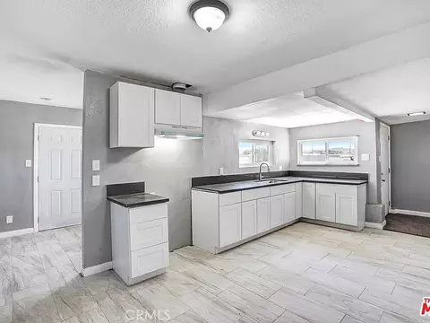 25372 Agate, Barstow, CA 92311 photo 3