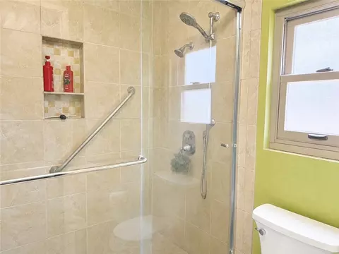 Bath - 4114 Citradora, Spring Valley, CA 91977 photo 4 of 6