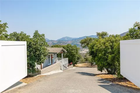 Exterior - 2125 Puerto Del Mundo, Fallbrook, CA 92028 photo 2 of 19