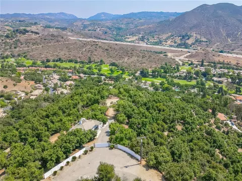 View/Area - 2125 Puerto Del Mundo, Fallbrook, CA 92028 photo 2 of 7
