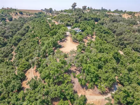 View/Area - 2125 Puerto Del Mundo, Fallbrook, CA 92028 photo 5 of 7