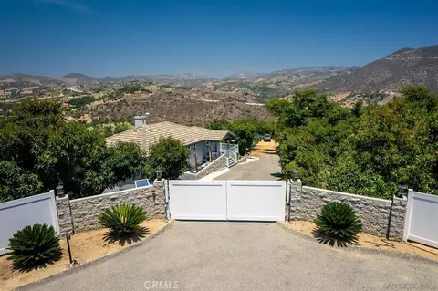 Exterior - 2125 Puerto Del Mundo, Fallbrook, CA 92028 photo 17 of 19