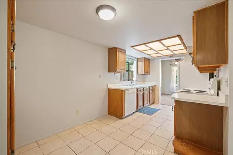 Kitchen - 1811 Woodbrook Ln, Fallbrook, CA 92028 photo 3 of 3