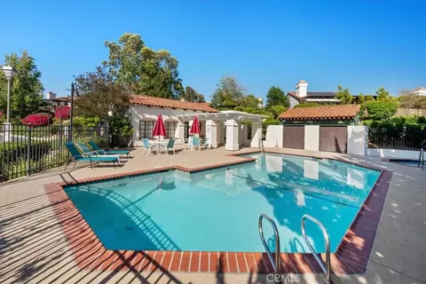 Exterior - 1811 Woodbrook Ln, Fallbrook, CA 92028 photo 2 of 8