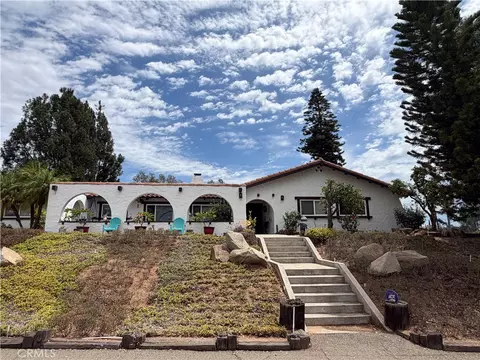 Exterior - 1229 Via Sendero, Escondido, CA 92029 photo 4 of 12