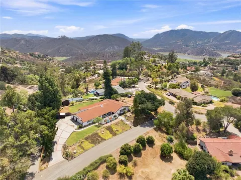 View/Area - 1229 Via Sendero, Escondido, CA 92029 photo 2 of 11