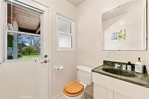 Bath - 1229 Via Sendero, Escondido, CA 92029 photo 5 of 5