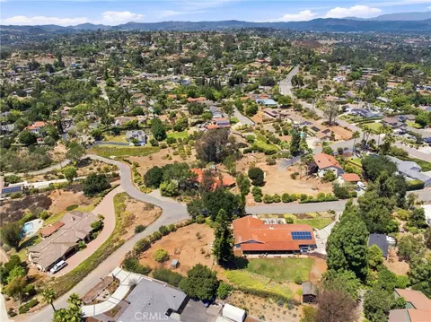 View/Area - 1229 Via Sendero, Escondido, CA 92029 photo 7 of 11