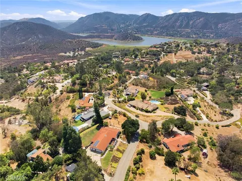 View/Area - 1229 Via Sendero, Escondido, CA 92029 photo 4 of 11