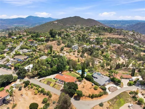 View/Area - 1229 Via Sendero, Escondido, CA 92029 photo 9 of 11