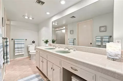 Bath - 1229 Via Sendero, Escondido, CA 92029 photo 2 of 5