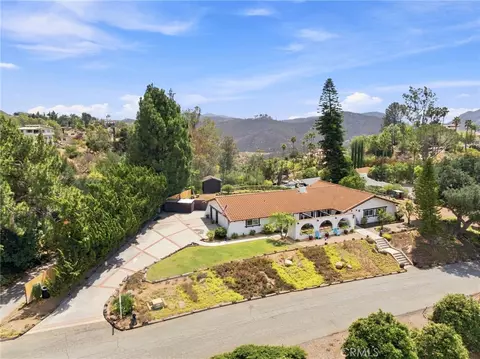 View/Area - 1229 Via Sendero, Escondido, CA 92029 photo 5 of 11