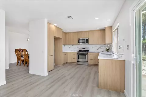 Kitchen - 32163 Cala Torrente, Temecula, CA 92592 photo 4 of 5